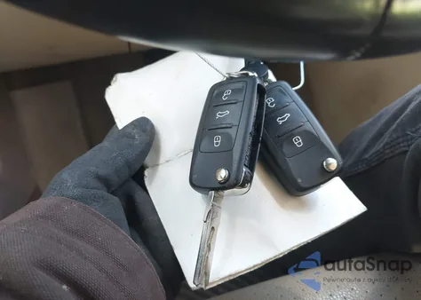 2015 Volkswagen Passat 1.8T Limited Edition из США, поврежденный, VIN 1VWAT7A32FC082525